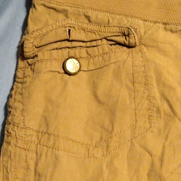 Ladies Khaki Capris - Picture 7 of 10
